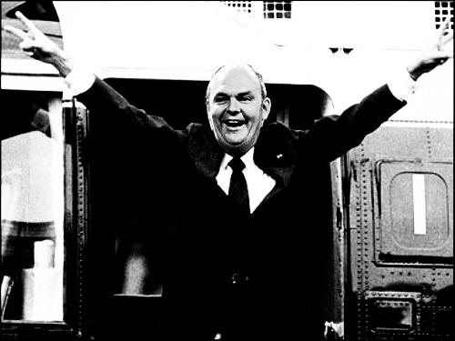 joyce_as_nixon